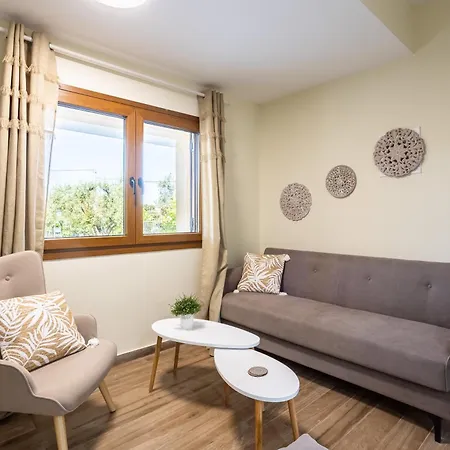 Nelly's Place Garden House 1 * زاخارو