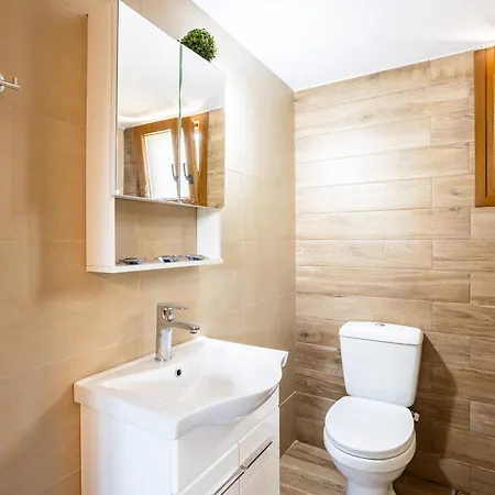Nelly's Place Garden House 1 شقة