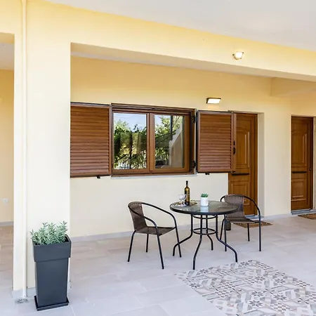 Nelly's Place Garden House 1 *