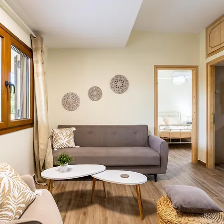 Nelly's Place Garden House 1 *