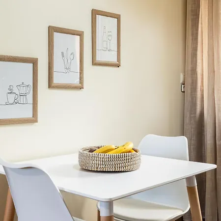 شقة Nelly's Place Garden House 1