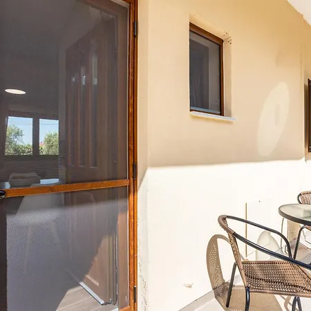 Nelly's Place Garden House 1 Διαμέρισμα