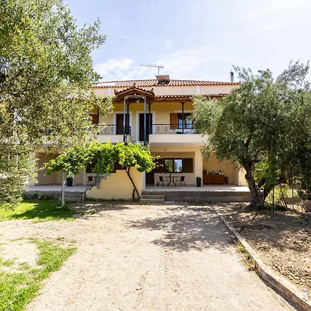 Nelly's Place Garden House 1 شقة زاخارو